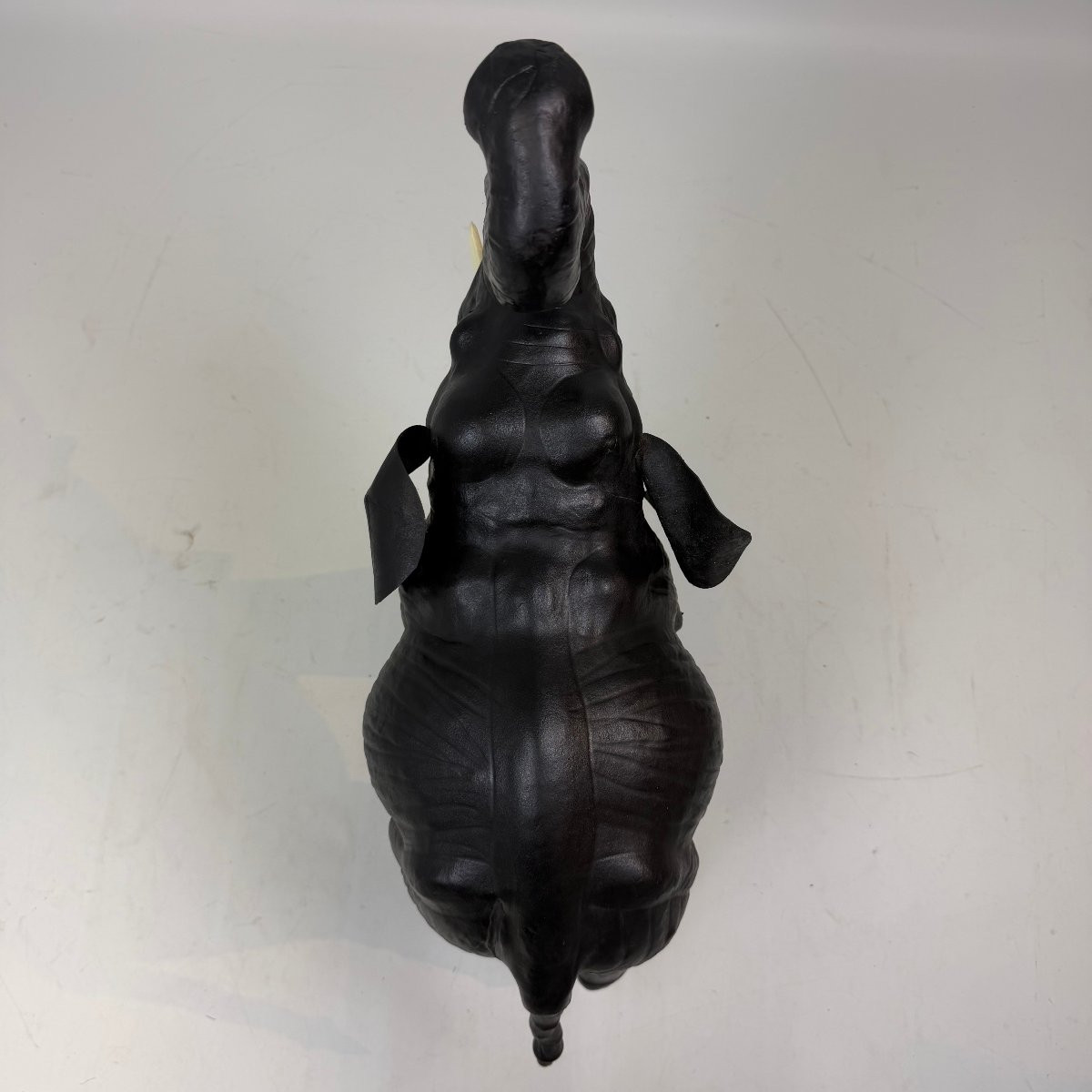 Éléphant en cuir du milieu du siècle -photo-3