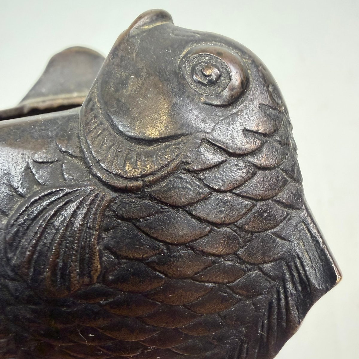 Okimono en bronze patiné -photo-1