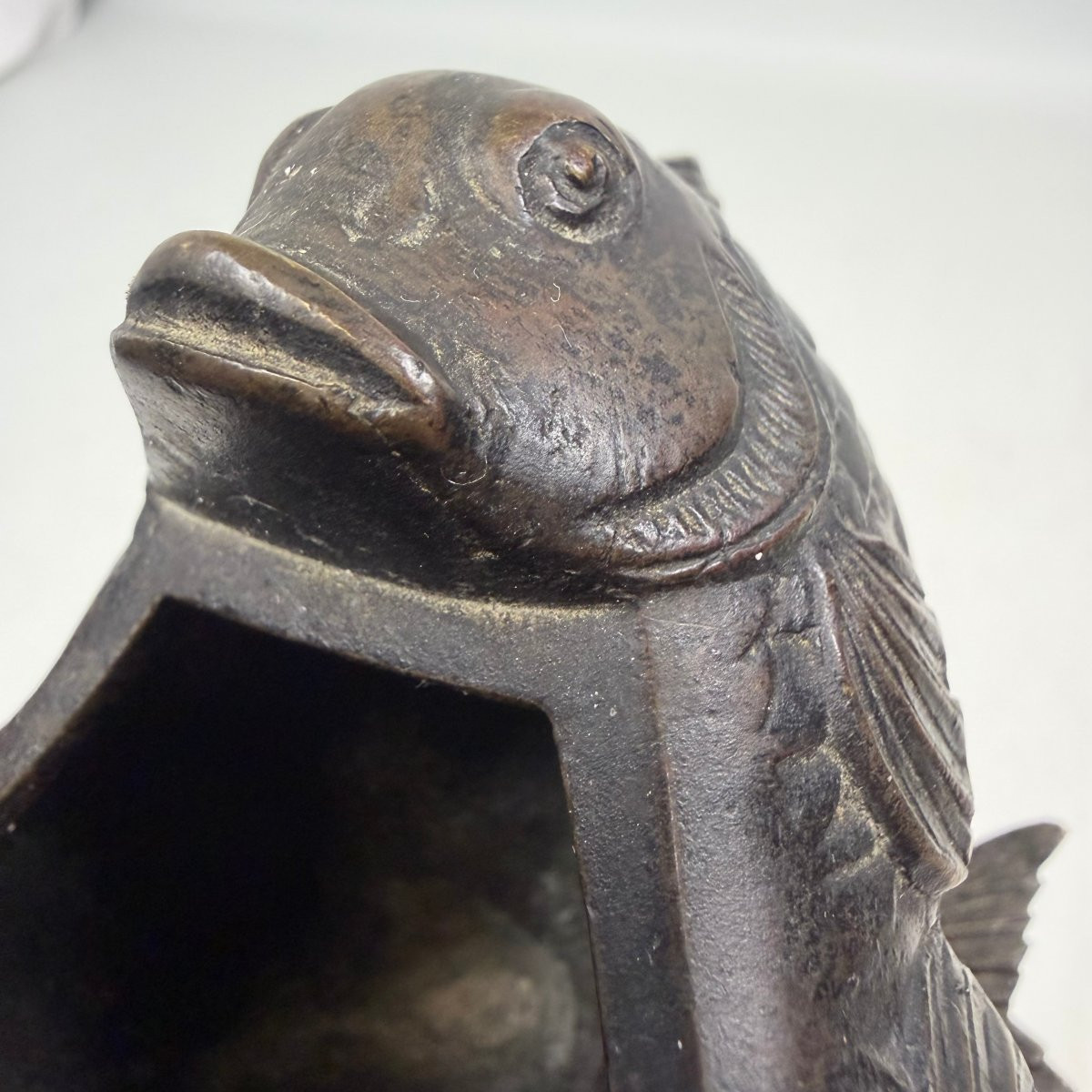 Okimono en bronze patiné -photo-2