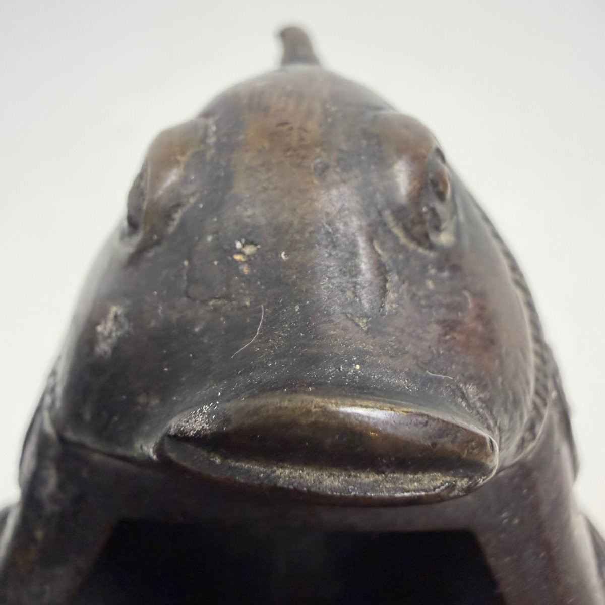 Okimono en bronze patiné -photo-3