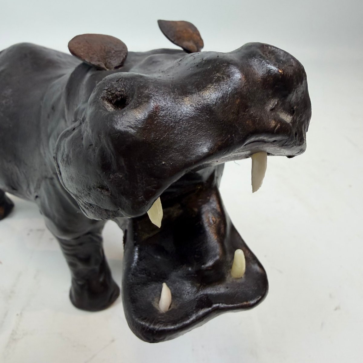 Hippopotame en cuir du milieu du siècle -photo-2