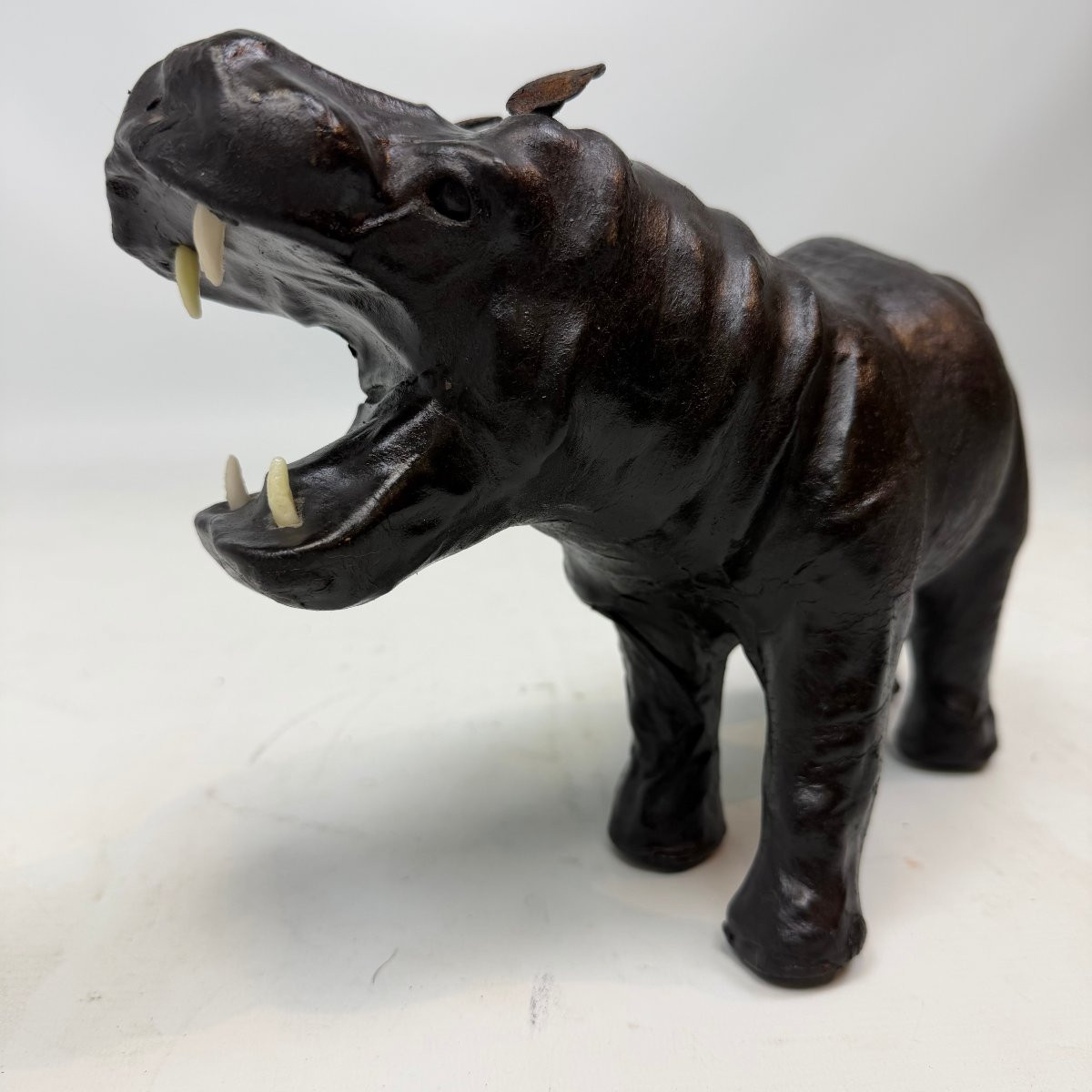 Hippopotame en cuir du milieu du siècle -photo-2