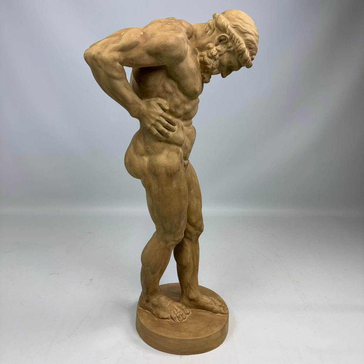 Statue d'Atlas réalisée par le Musée royal des Arts et d'Histoire de Belgique -photo-2