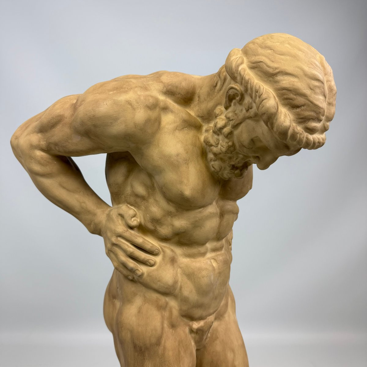 Statue d'Atlas réalisée par le Musée royal des Arts et d'Histoire de Belgique -photo-3