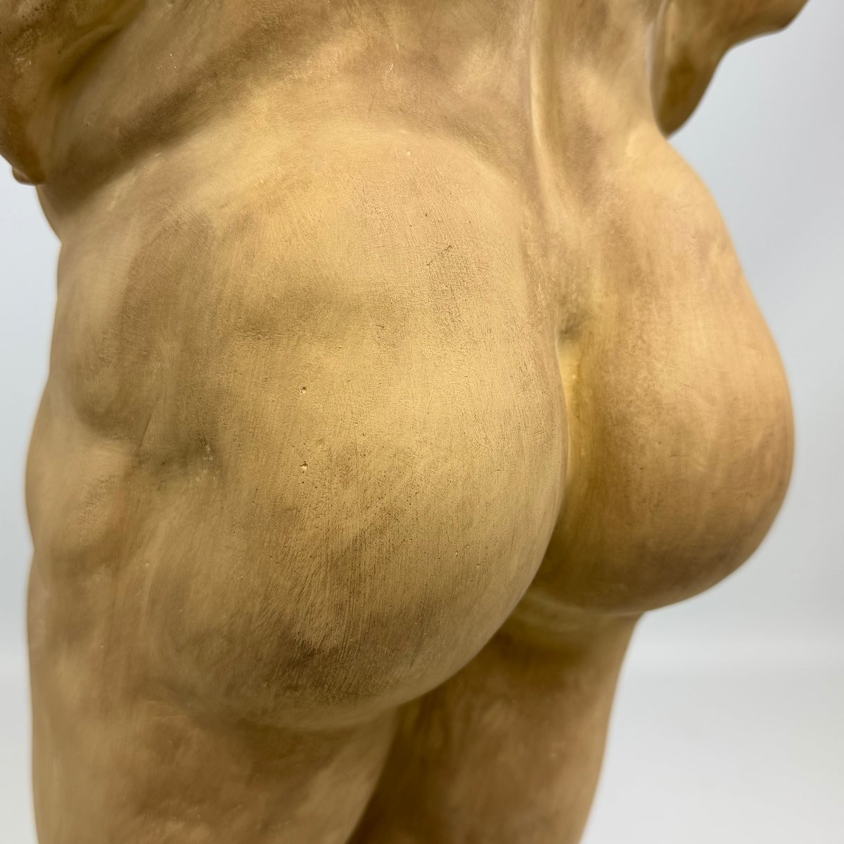 Statue d'Atlas réalisée par le Musée royal des Arts et d'Histoire de Belgique -photo-3