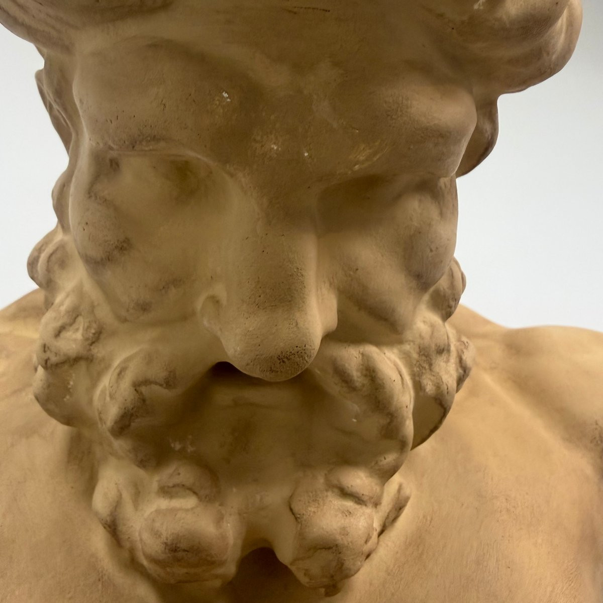 Statue d'Atlas réalisée par le Musée royal des Arts et d'Histoire de Belgique -photo-4