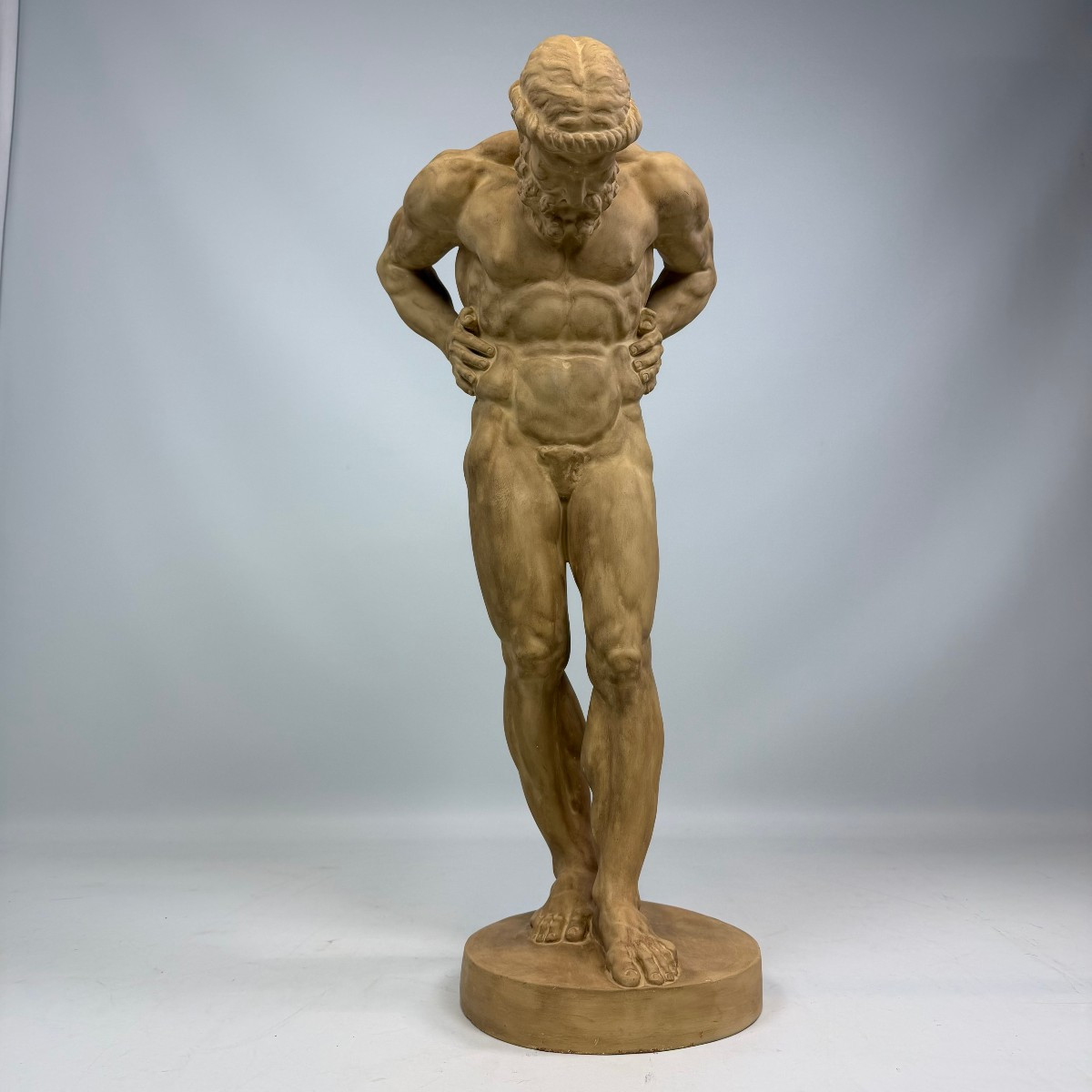Statue d'Atlas réalisée par le Musée royal des Arts et d'Histoire de Belgique 