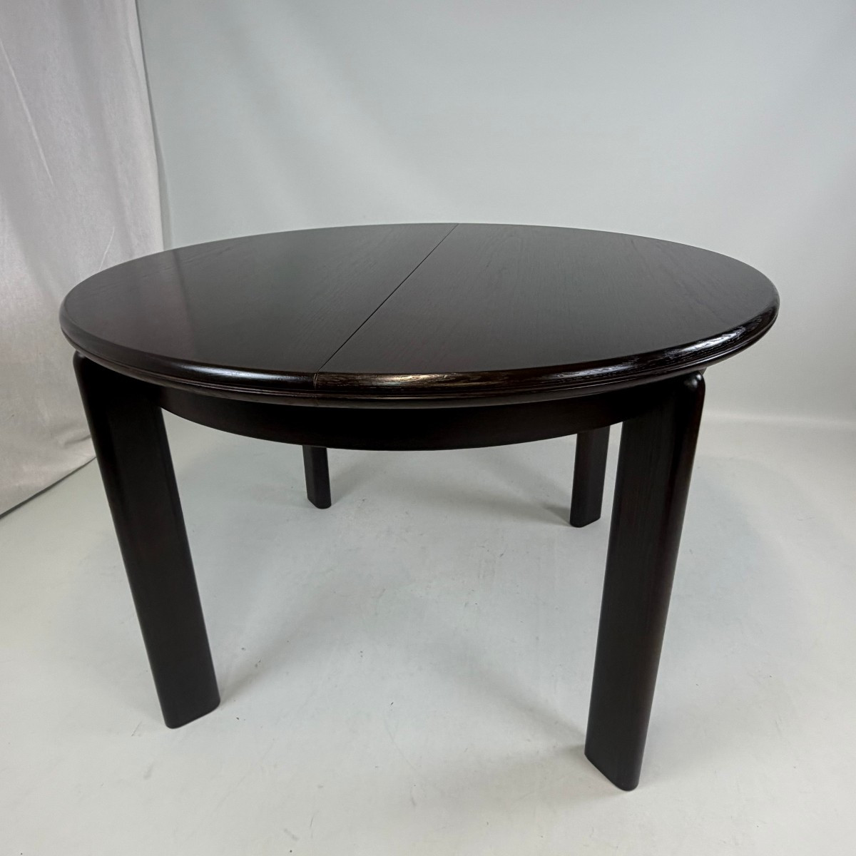Mid-century Modern Style Extendable Round Table