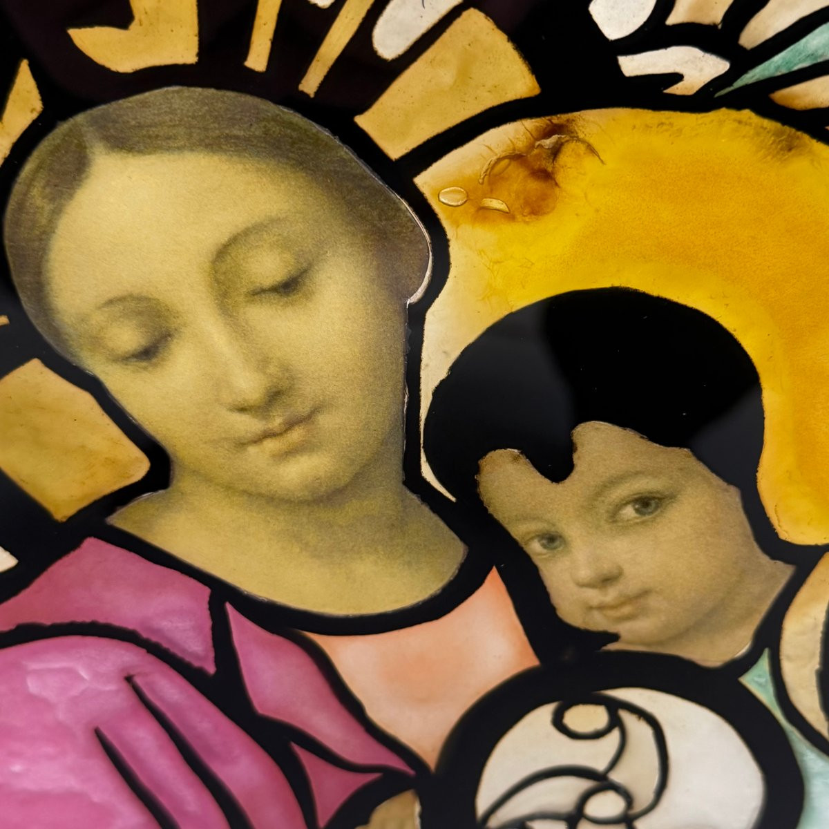 Composition moderne représentant la Vierge à l'Enfant sur verre -photo-4