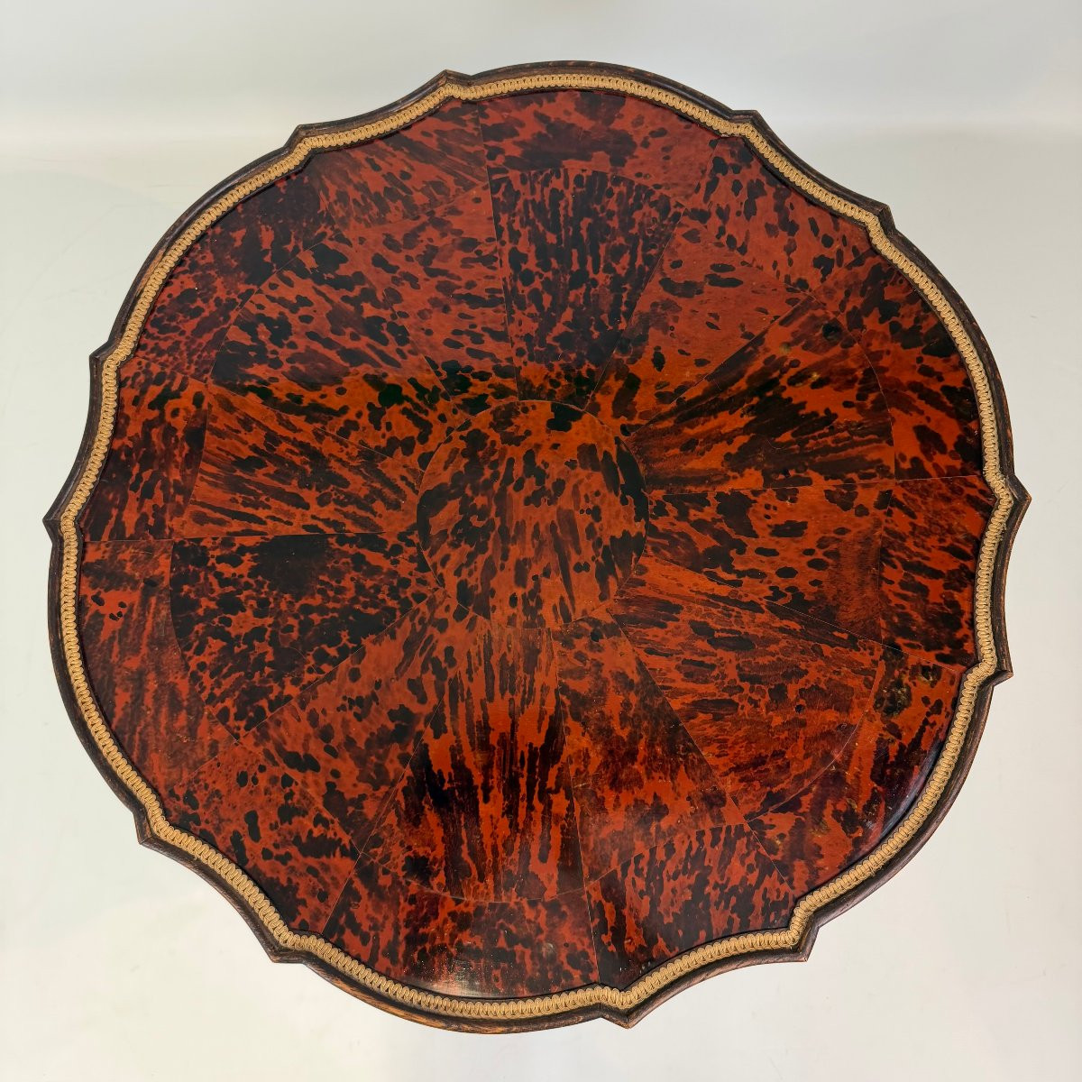 Guéridon avec marqueterie en placage d'écaille de tortue de la Maison Franck -photo-2