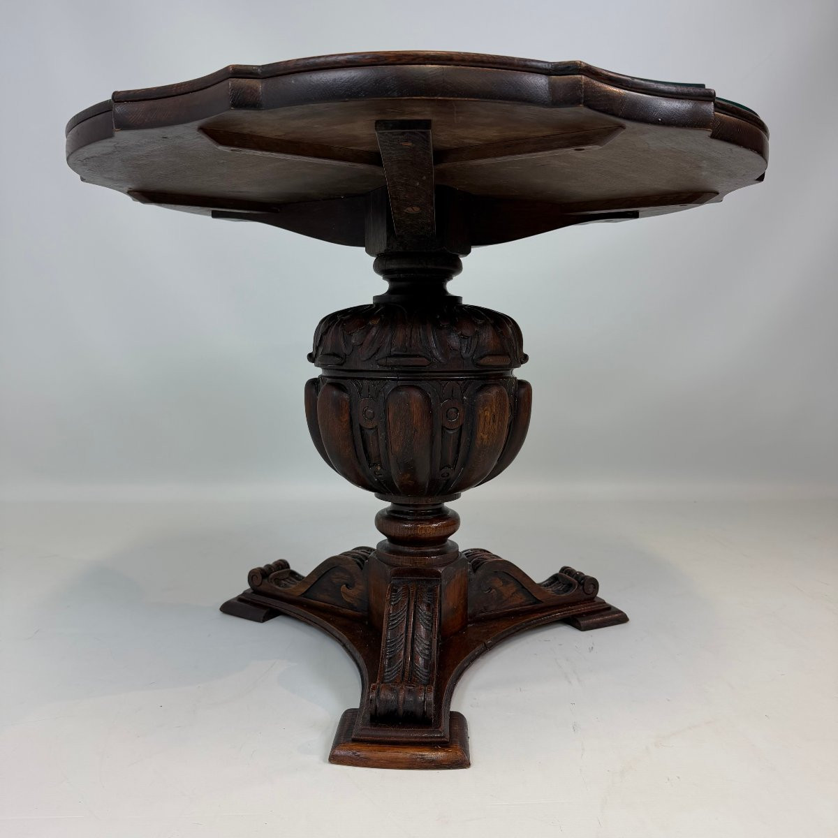 Guéridon avec marqueterie en placage d'écaille de tortue de la Maison Franck -photo-3