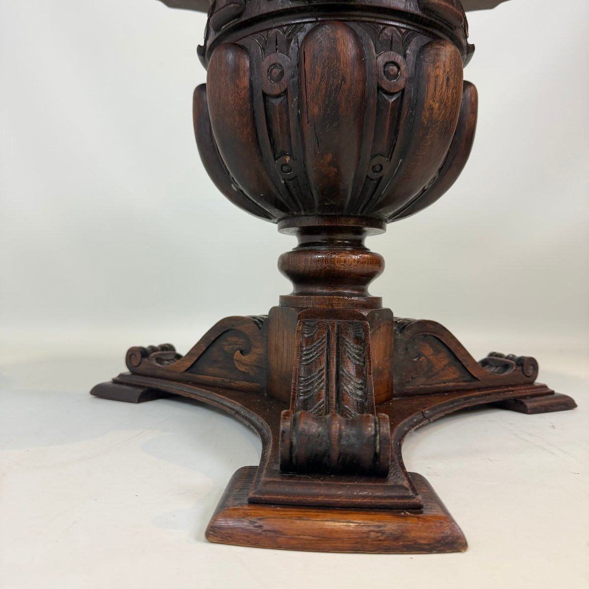 Guéridon avec marqueterie en placage d'écaille de tortue de la Maison Franck -photo-2