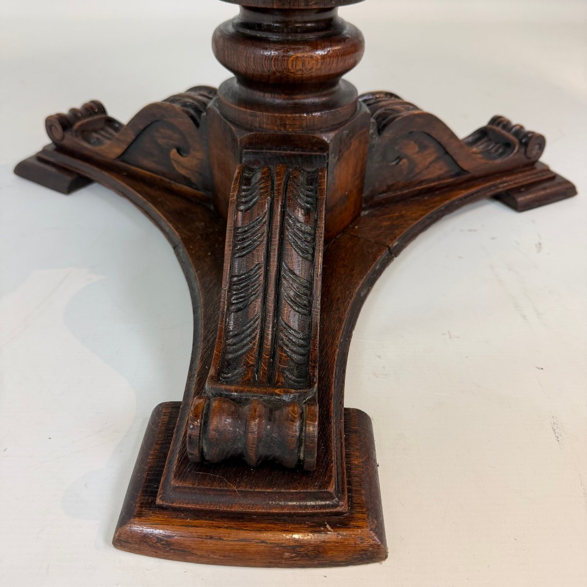 Guéridon avec marqueterie en placage d'écaille de tortue de la Maison Franck -photo-3