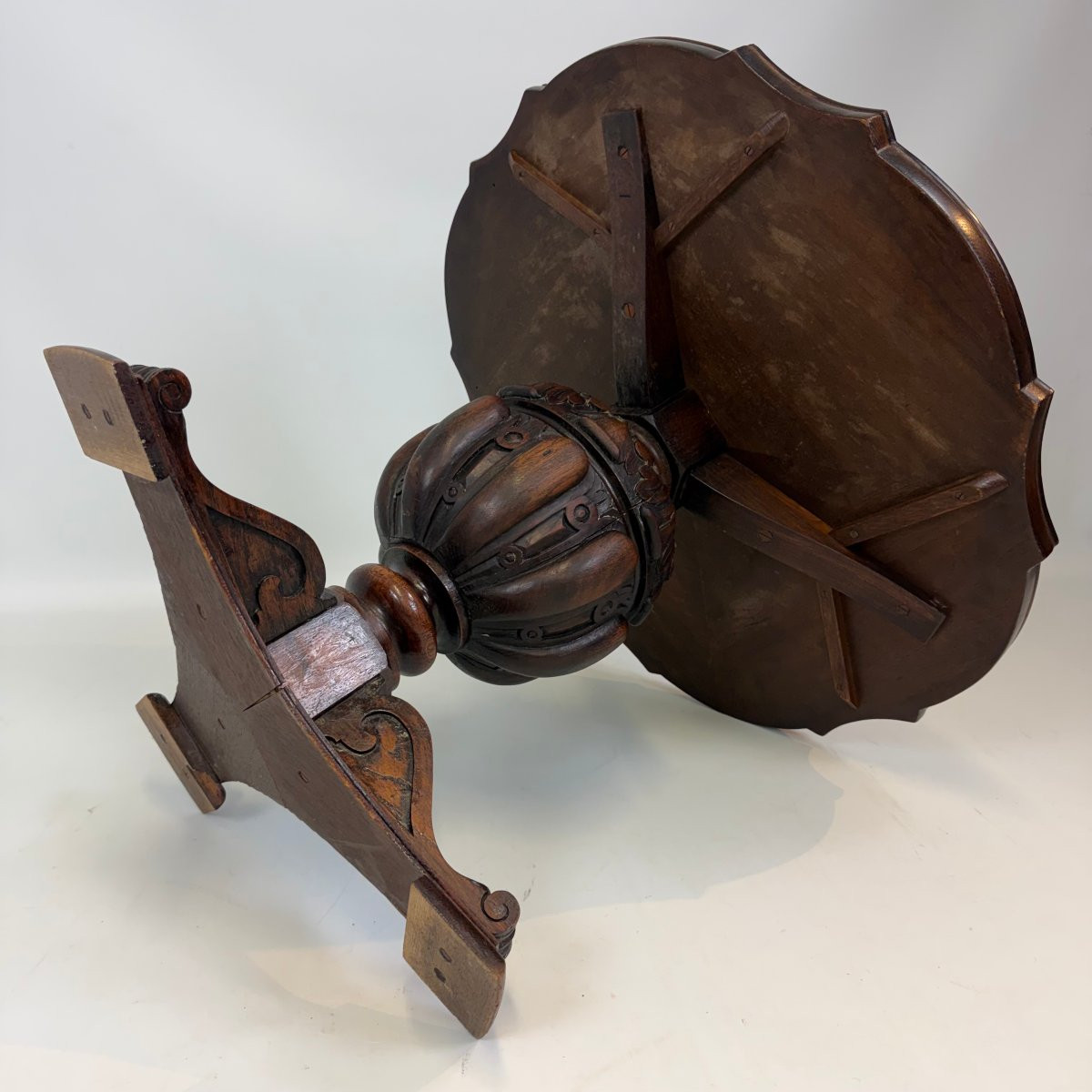 Guéridon avec marqueterie en placage d'écaille de tortue de la Maison Franck -photo-5