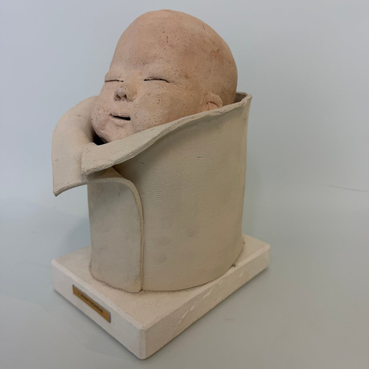 Sculpture en céramique « Naiss » d'Isabelle Vanwynghene-photo-2