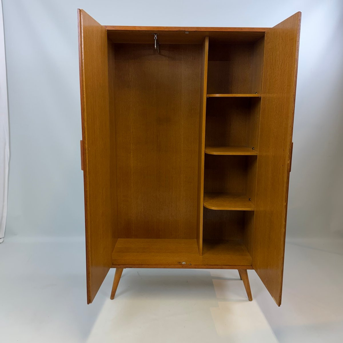 Armoire de style moderne du milieu du siècle-photo-2