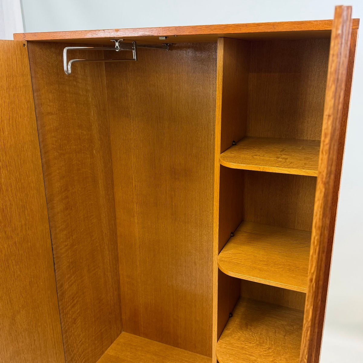 Armoire de style moderne du milieu du siècle-photo-3