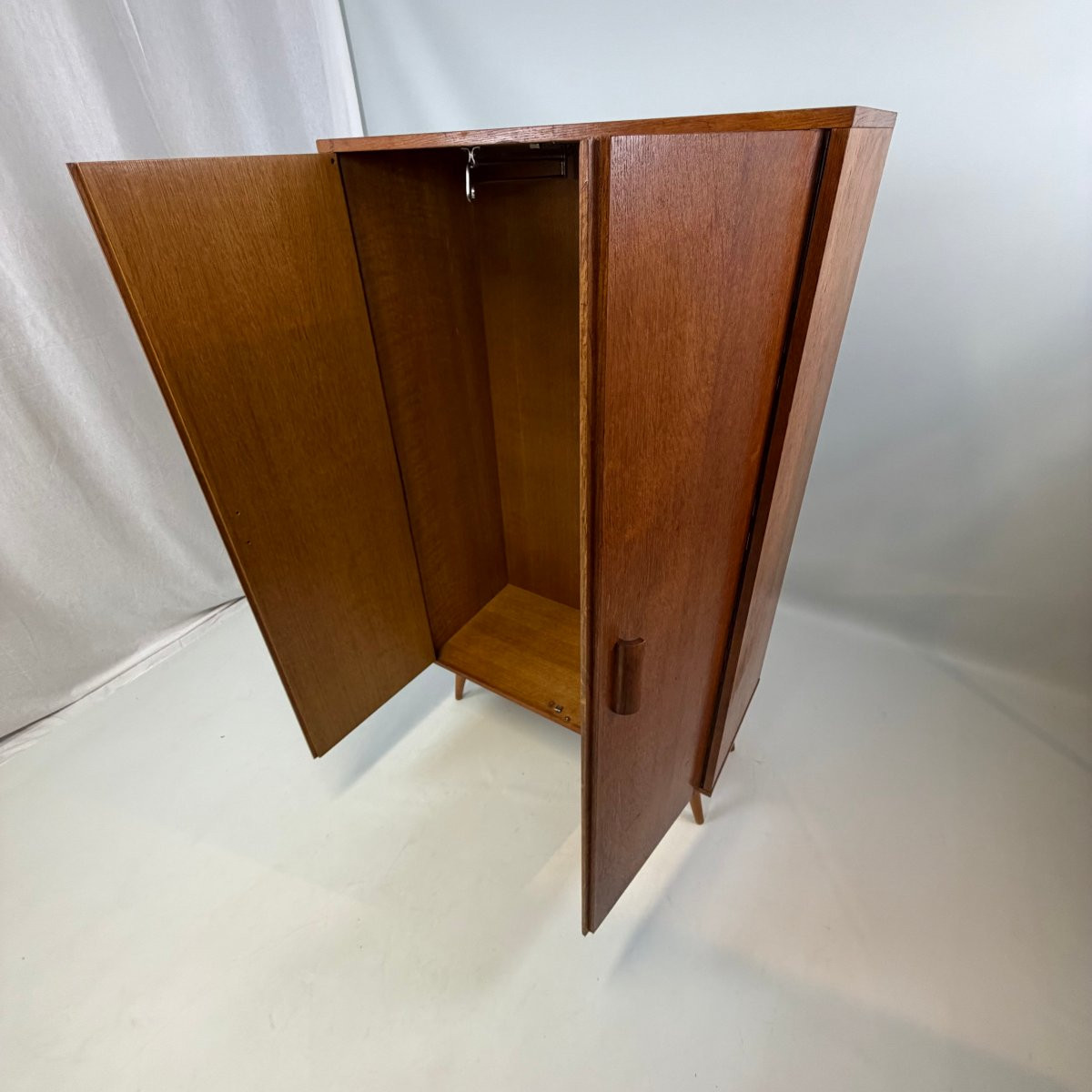 Armoire de style moderne du milieu du siècle-photo-7