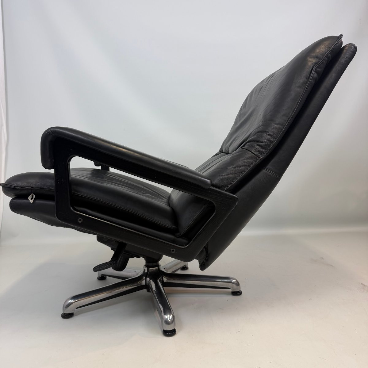 Fauteuil King Lounge et repose-pieds par André Vandenbeuck pour Strässle -photo-2