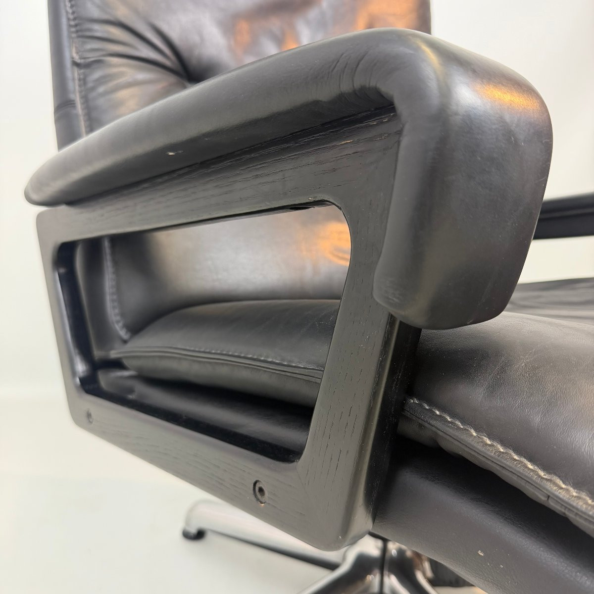 Fauteuil King Lounge et repose-pieds par André Vandenbeuck pour Strässle -photo-3