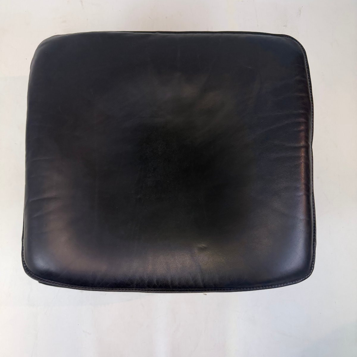 Fauteuil King Lounge et repose-pieds par André Vandenbeuck pour Strässle -photo-4