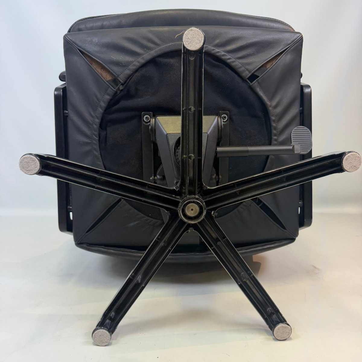 Fauteuil King Lounge et repose-pieds par André Vandenbeuck pour Strässle -photo-6