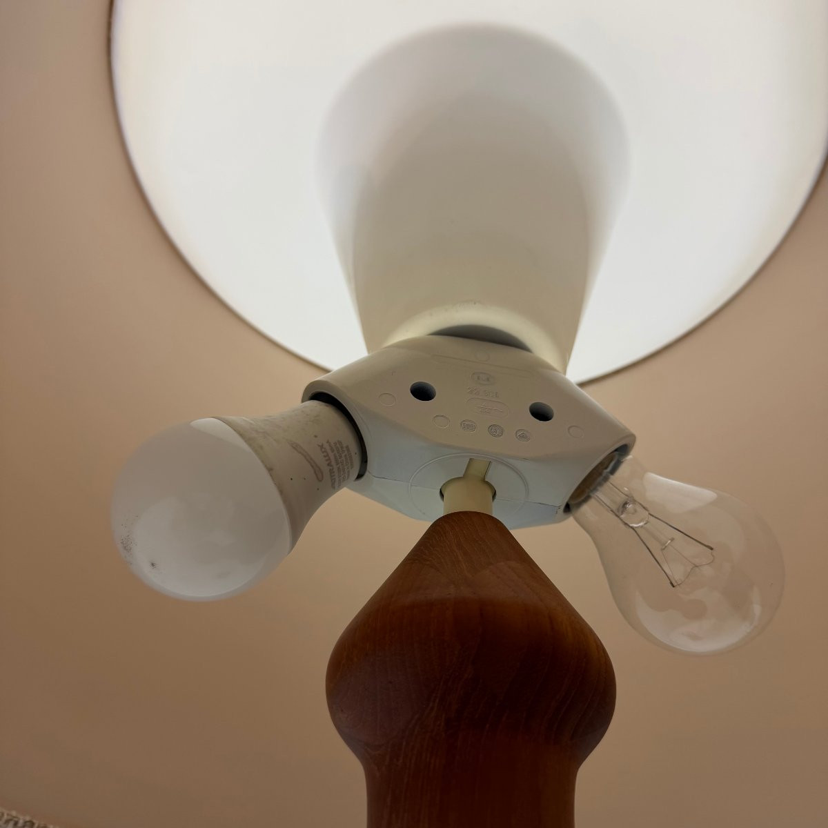 Lampe de table en teck par Domus -photo-4