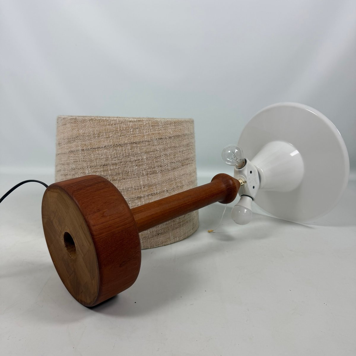 Lampe de table en teck par Domus -photo-6