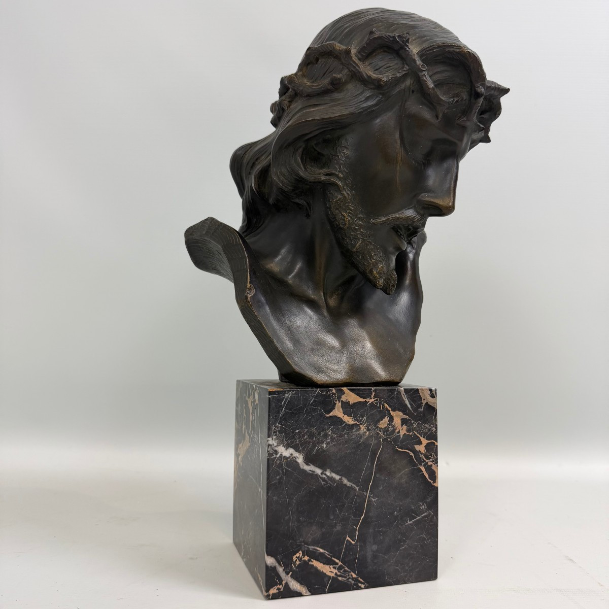 Buste du Christ par Ricardo Aurili 