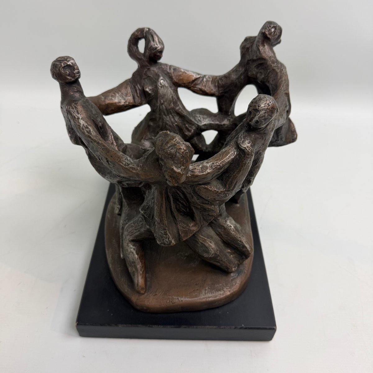 « The Circle of Humanity » de Klara Sever pour Austin Productions -photo-2