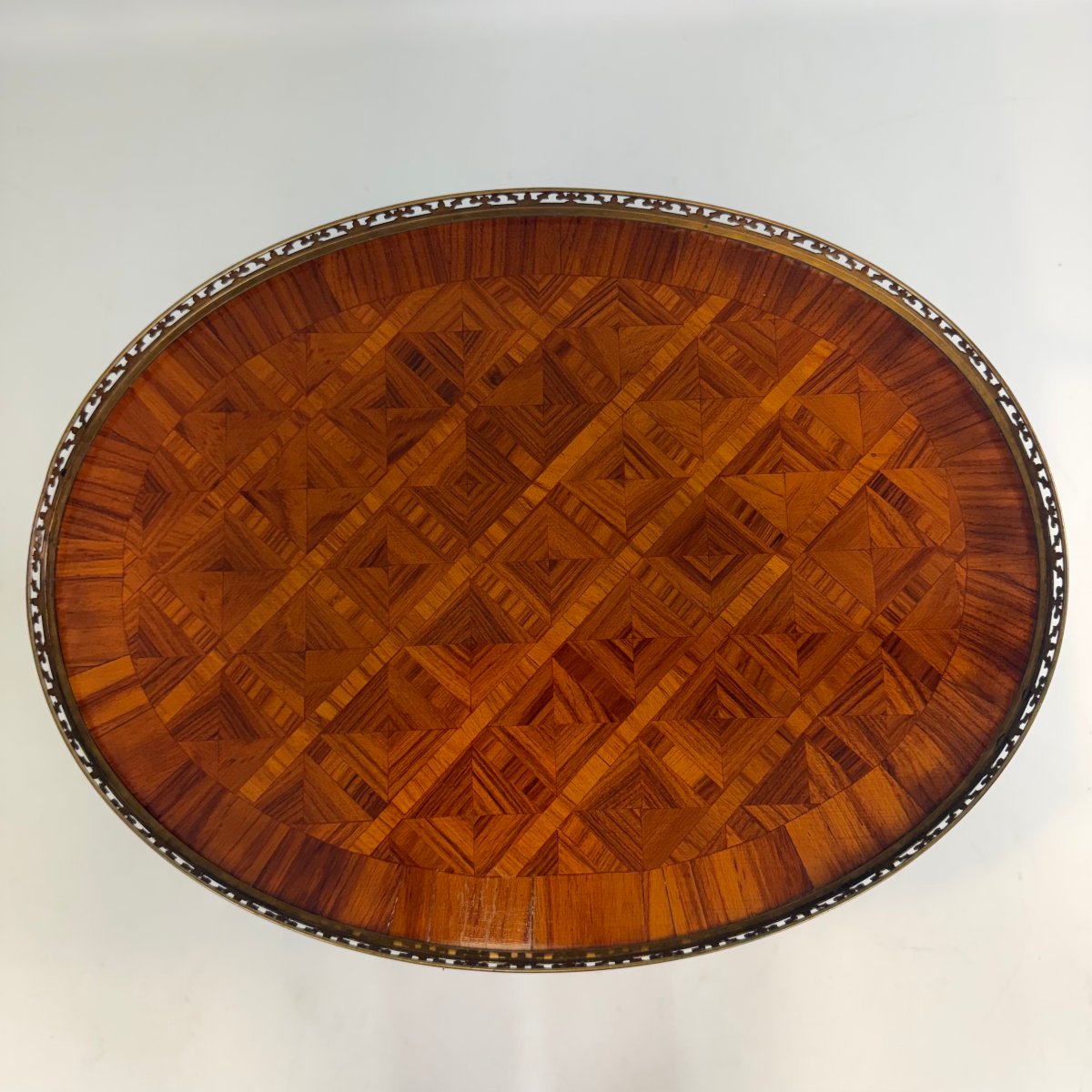 Table d'appoint avec médaillons en céramique de style Louis XV -photo-2
