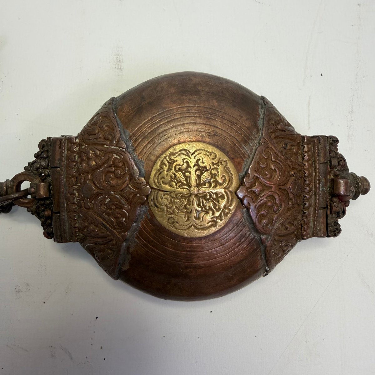 Antique Bronze "killotaya" Lime Container-photo-5