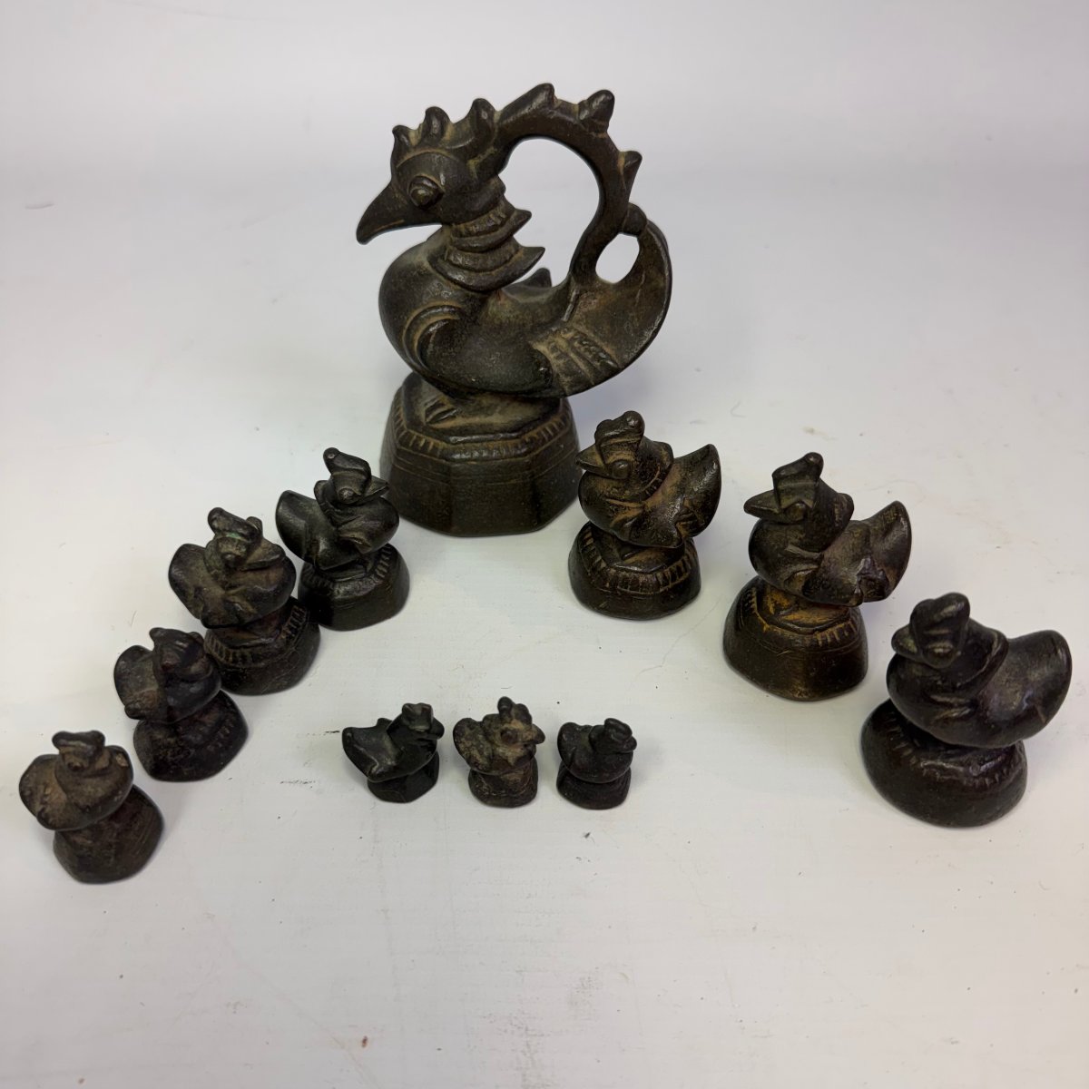 Ensemble de 11 poids à opium birmans en bronze du XIXe siècle-photo-3