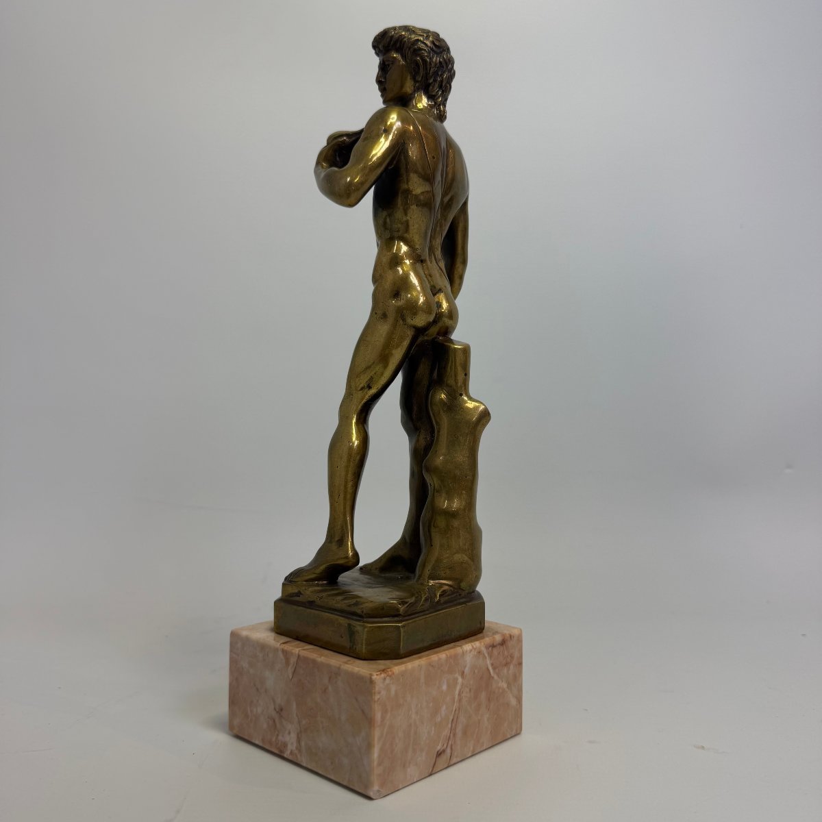 Statue de David en laiton sur socle de marbre  -photo-2
