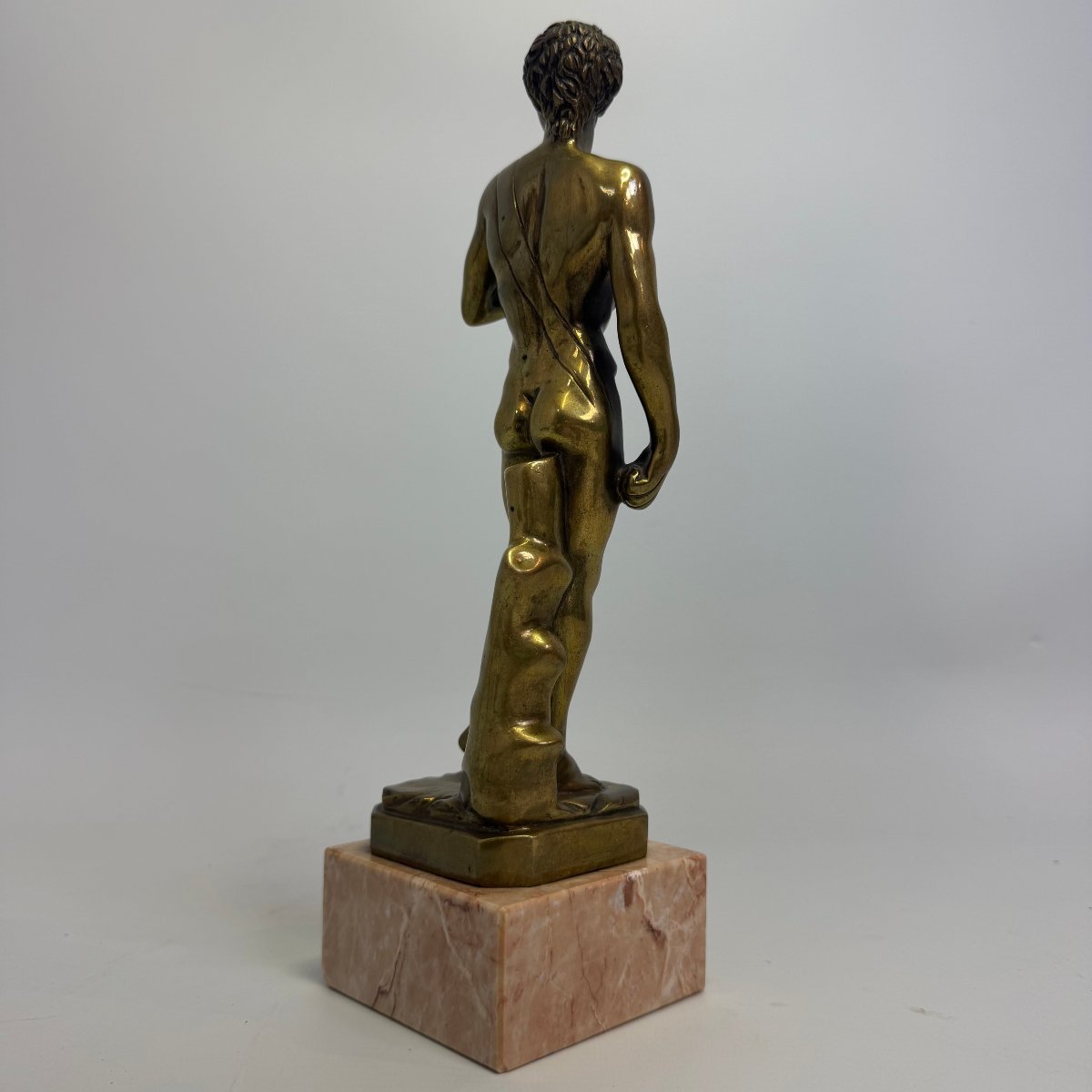 Statue de David en laiton sur socle de marbre  -photo-2