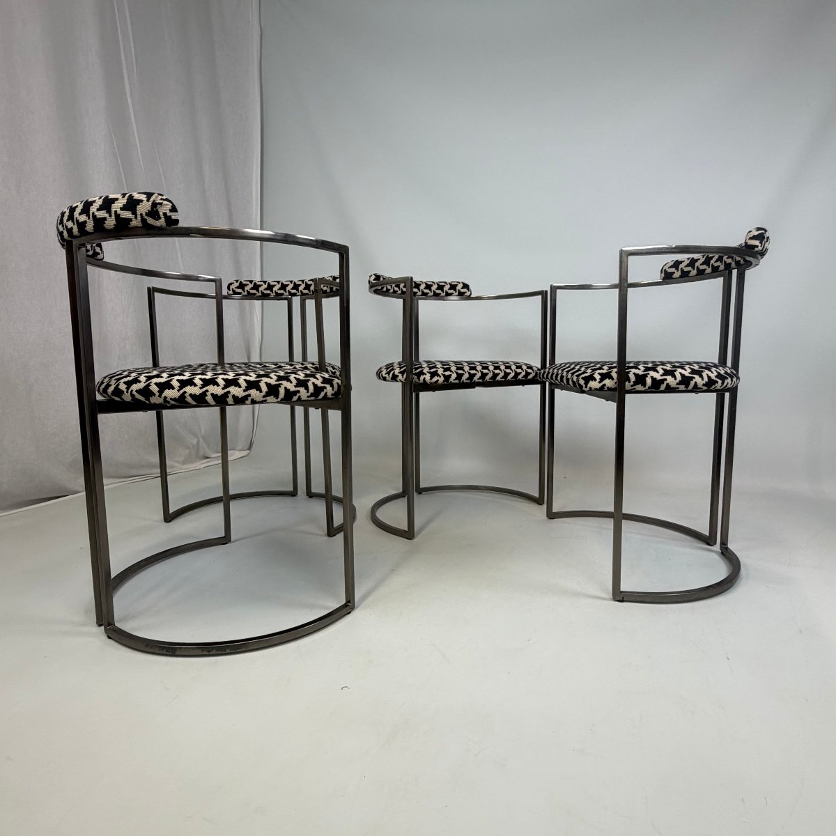 Table de jeu postmoderne, ensemble de chaises et tapis assorti de Mara design -photo-8