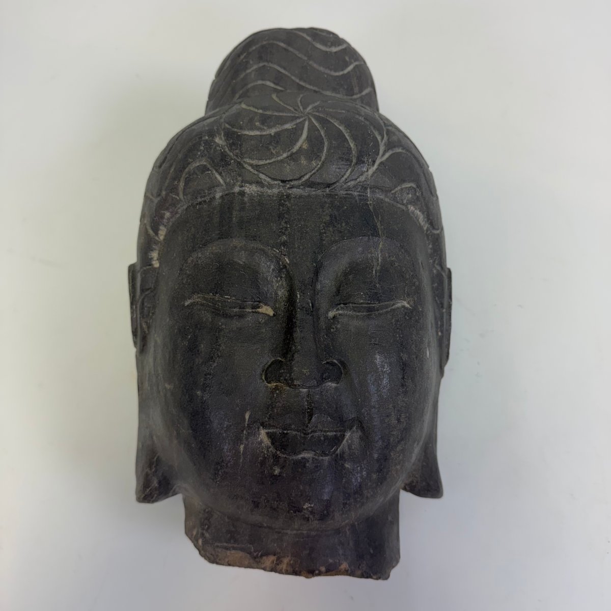 Tête de Bouddha géante en pierre 