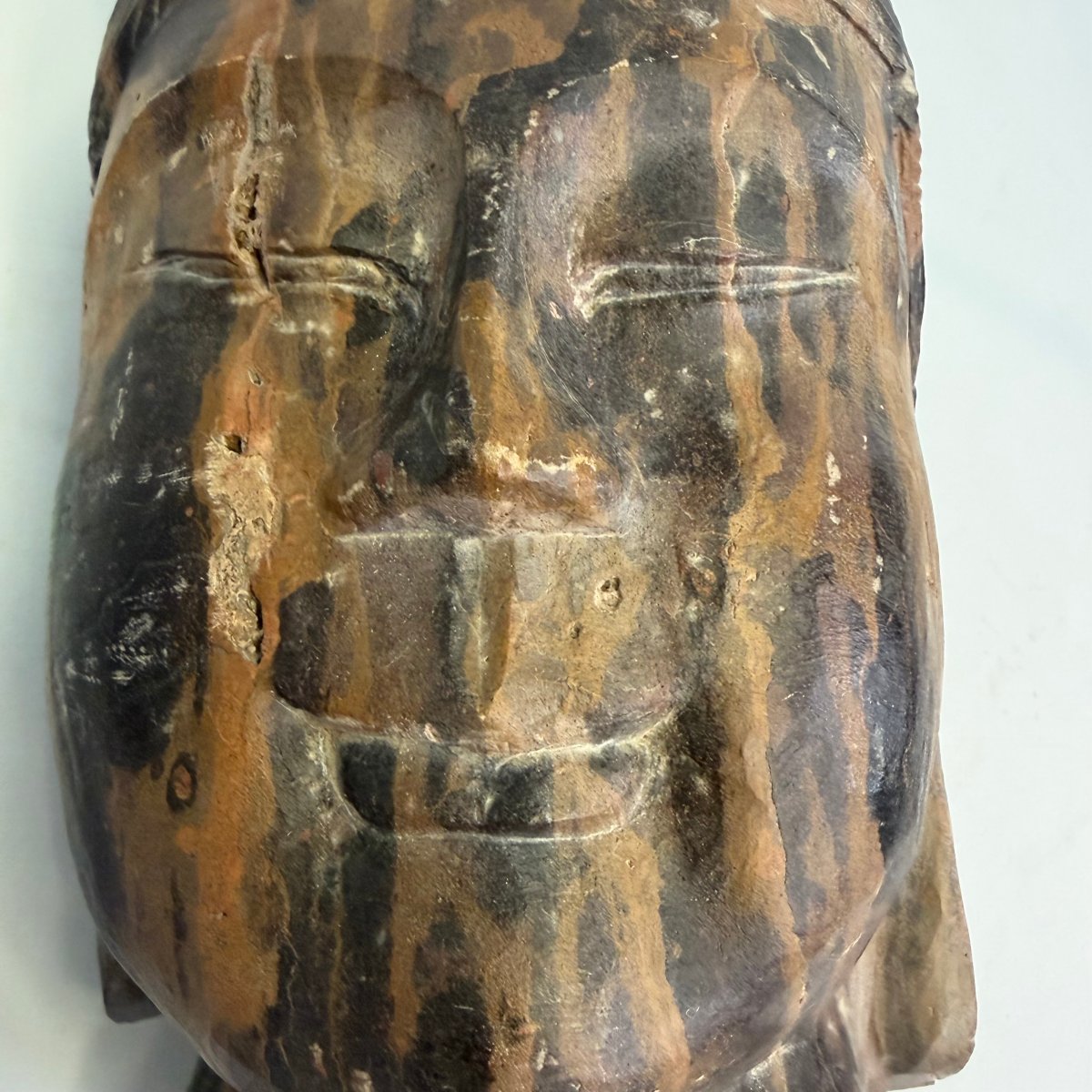 Tête géante en pierre représentant un bodhisattva -photo-3