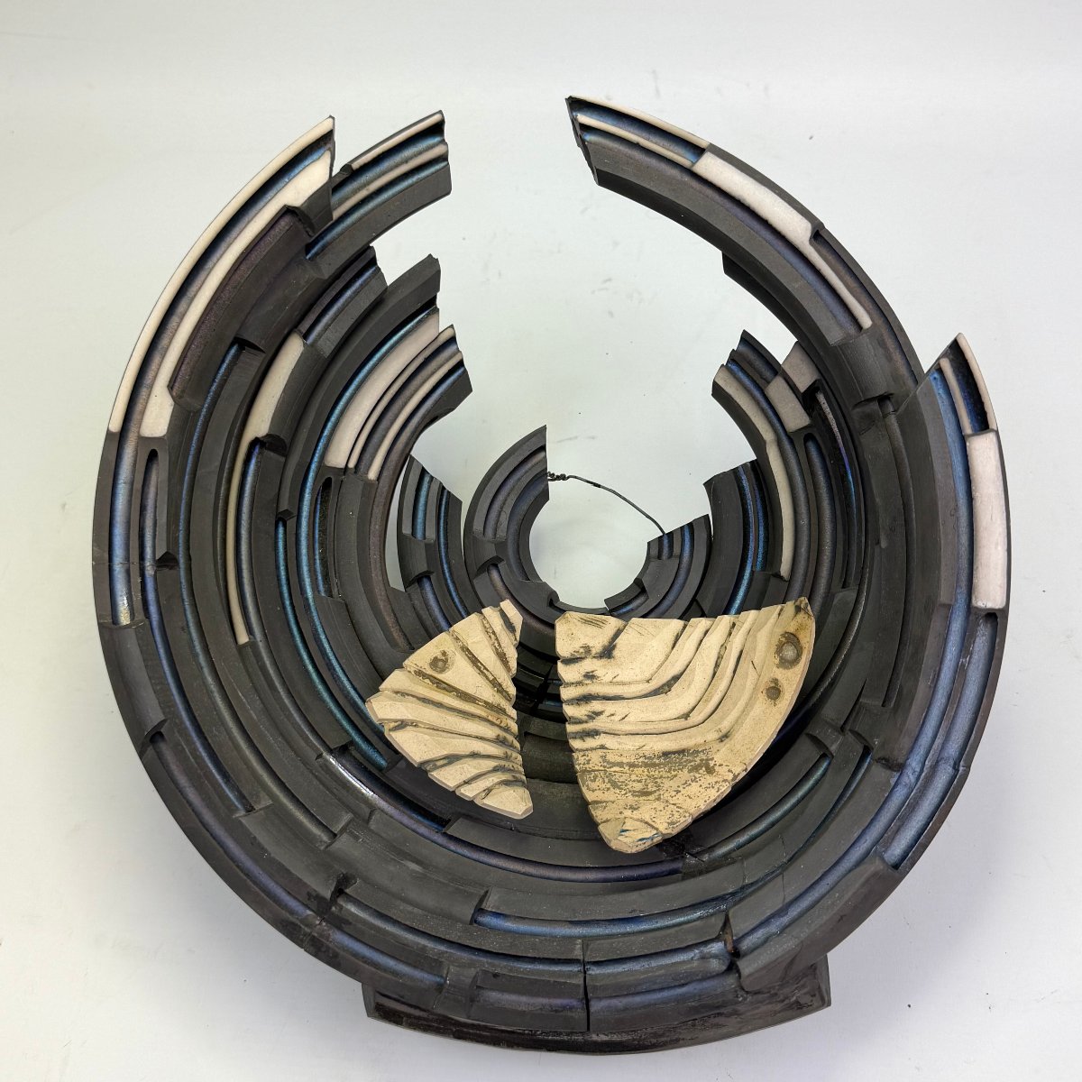 Sculpture contemporaine en céramique réalisée selon la technique de cuisson raku -photo-4