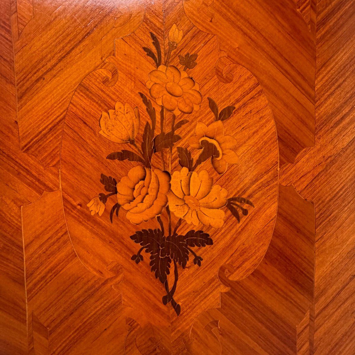 Louis XV-style Samainier With Floral Marquetry Motifs -photo-3