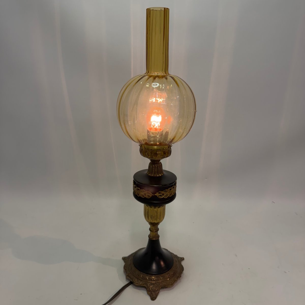 Neo-style Table Lamp -photo-2