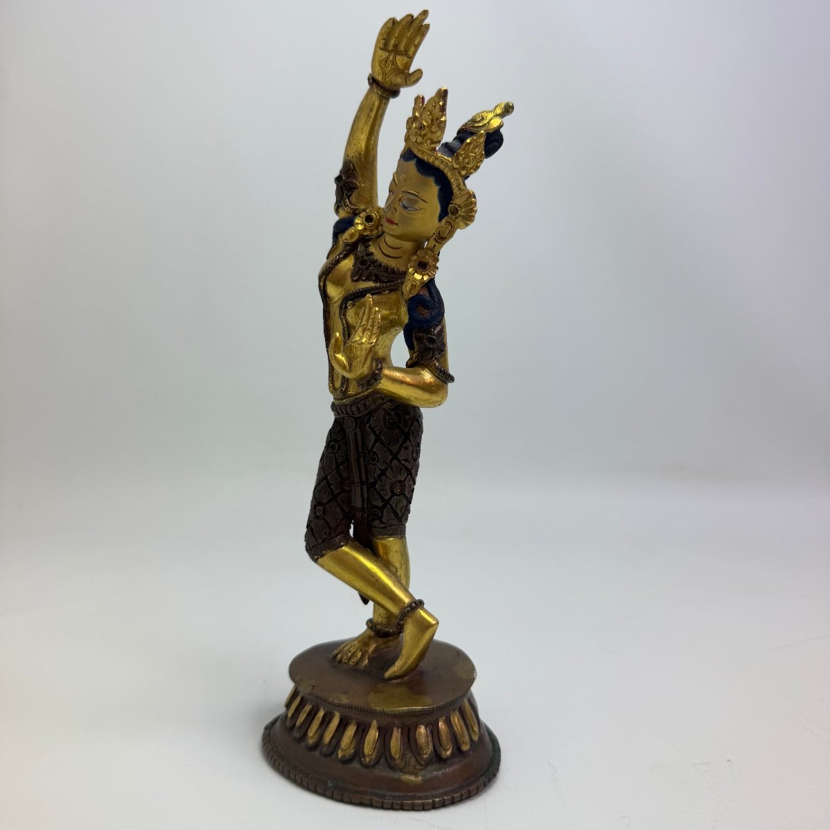Sculpture en bronze doré représentant Maya Devi -photo-2