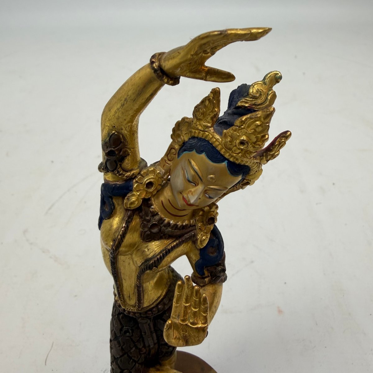 Sculpture en bronze doré représentant Maya Devi -photo-3