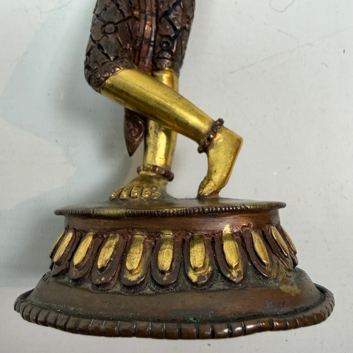 Sculpture en bronze doré représentant Maya Devi -photo-4