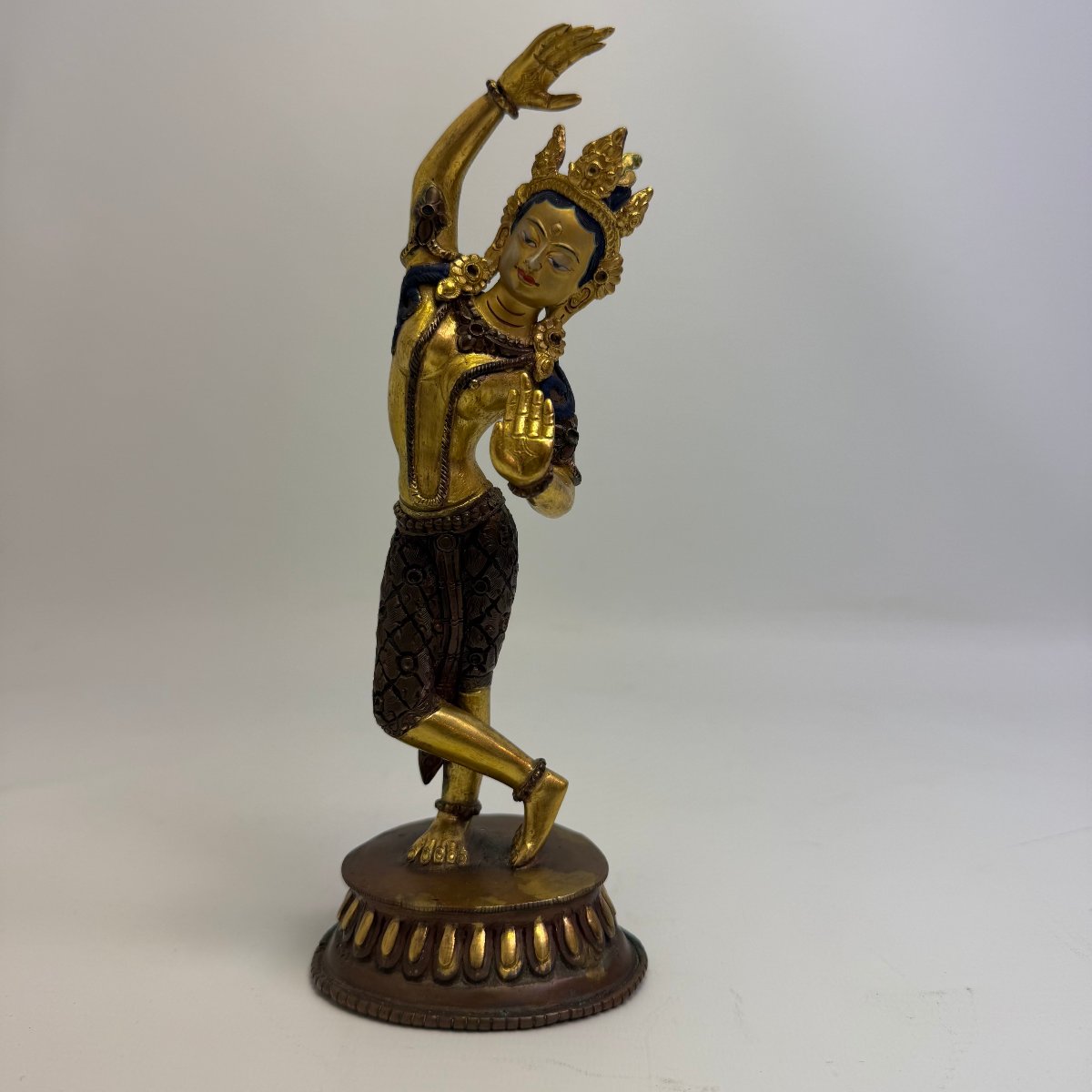 Sculpture en bronze doré représentant Maya Devi 