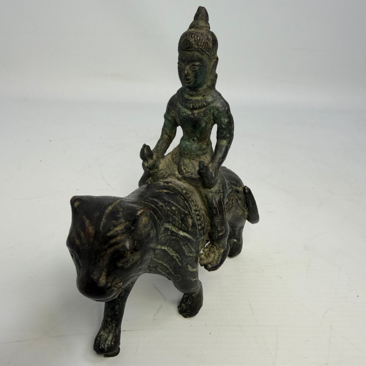A Pair Of Patinated Bronze Bodhisattvas -photo-1