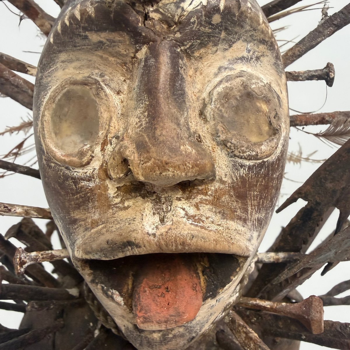 Statue fétiche « Nkisi nkondi » des Bakongo, ornée de clous-photo-2