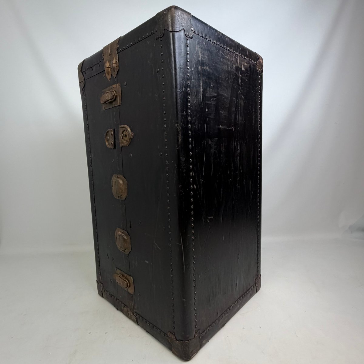 Large Antique Trunk For Clothes-photo-2