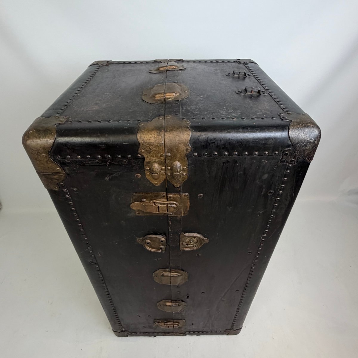 Large Antique Trunk For Clothes-photo-3