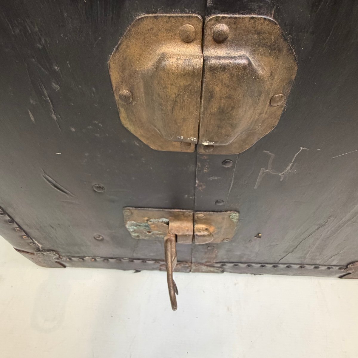 Large Antique Trunk For Clothes-photo-7